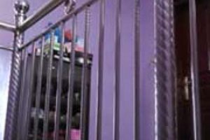 Pegangan tangga dengan bahan stainless